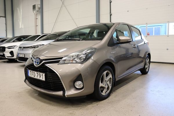 Toyota Yaris Hybrid e-CVT Active M-Värm B-Kam Navi 1-Ägare 101hk - 2015
