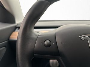 Tesla Model 3 bild 21