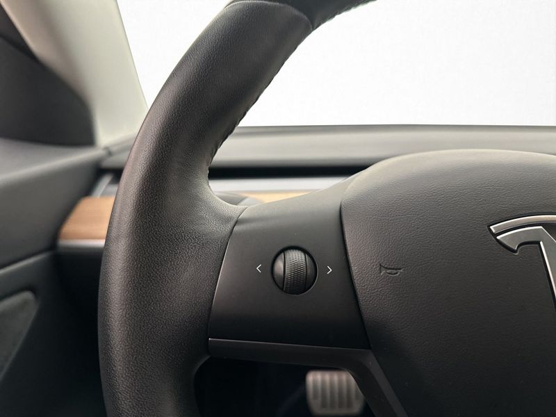 Tesla Model 3 bild 21