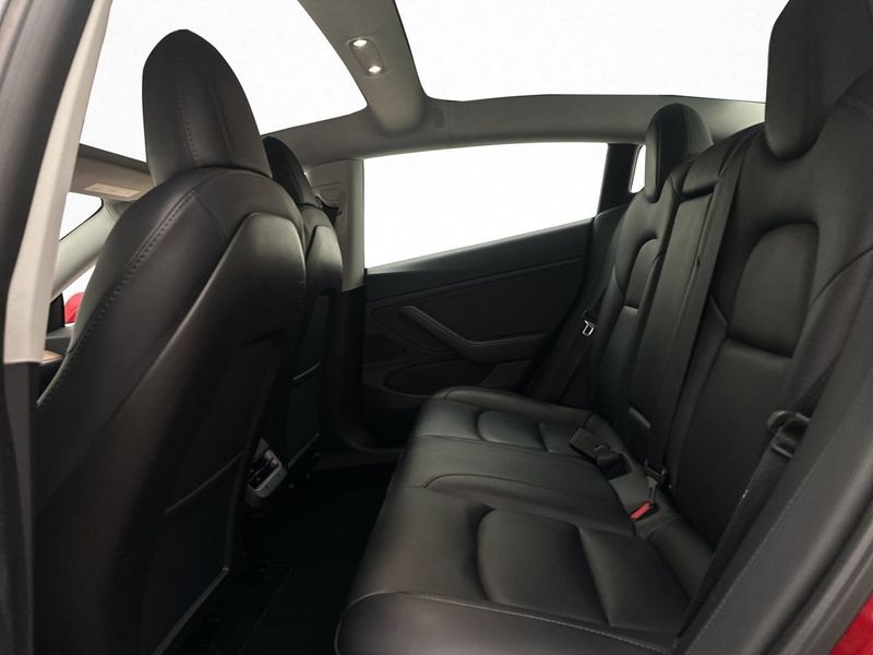 Tesla Model 3 bild 25