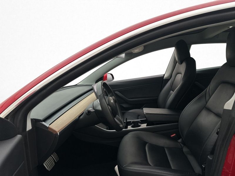 Tesla Model 3 bild 11