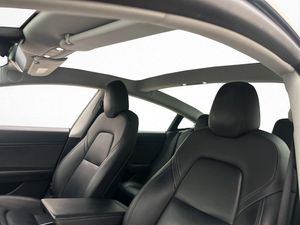 Tesla Model 3 bild 12