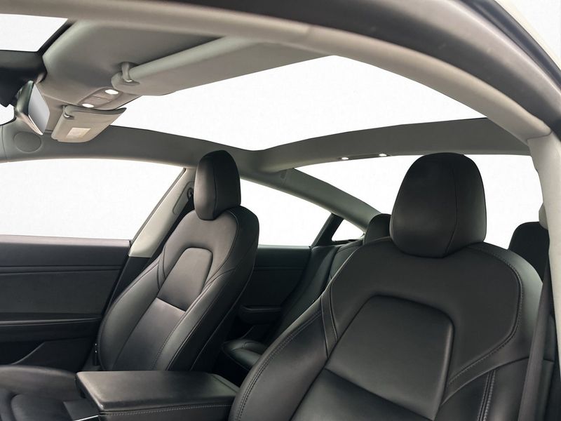 Tesla Model 3 bild 12