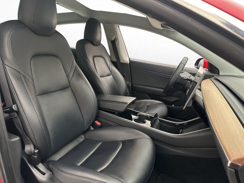 Tesla Model 3 bild 27