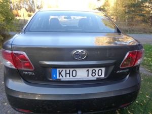 Toyota Avensis bild 9