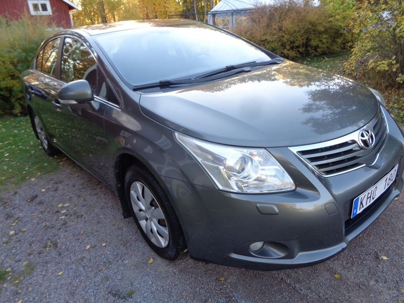 Toyota Avensis bild 2