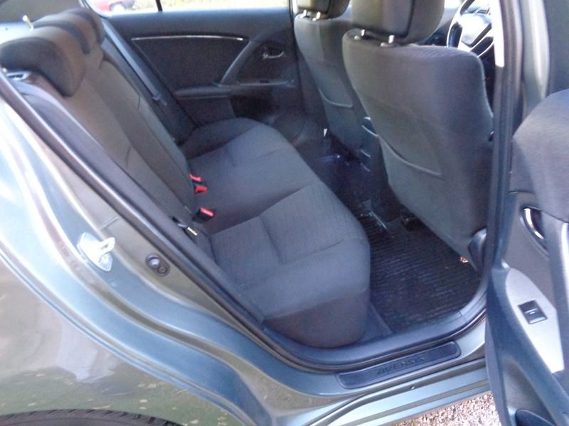 Toyota Avensis bild 19