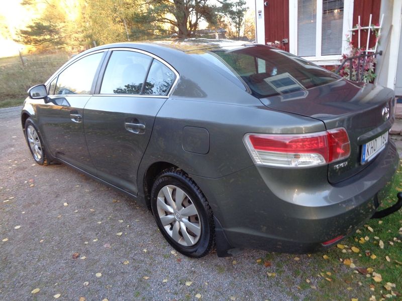 Toyota Avensis bild 8