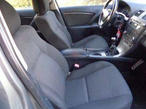Toyota Avensis bild 13