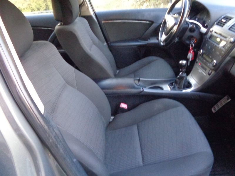 Toyota Avensis bild 13