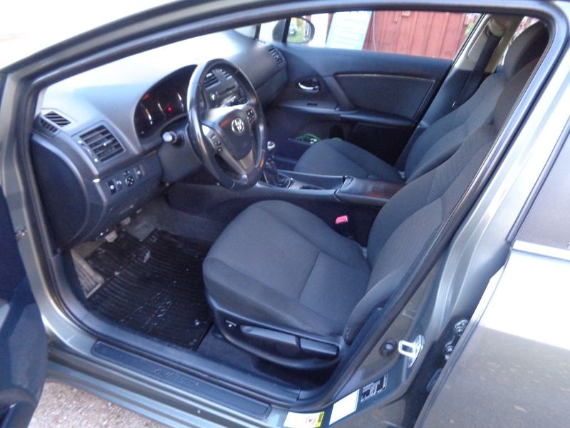 Toyota Avensis bild 36