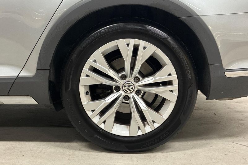 Volkswagen Passat bild 11