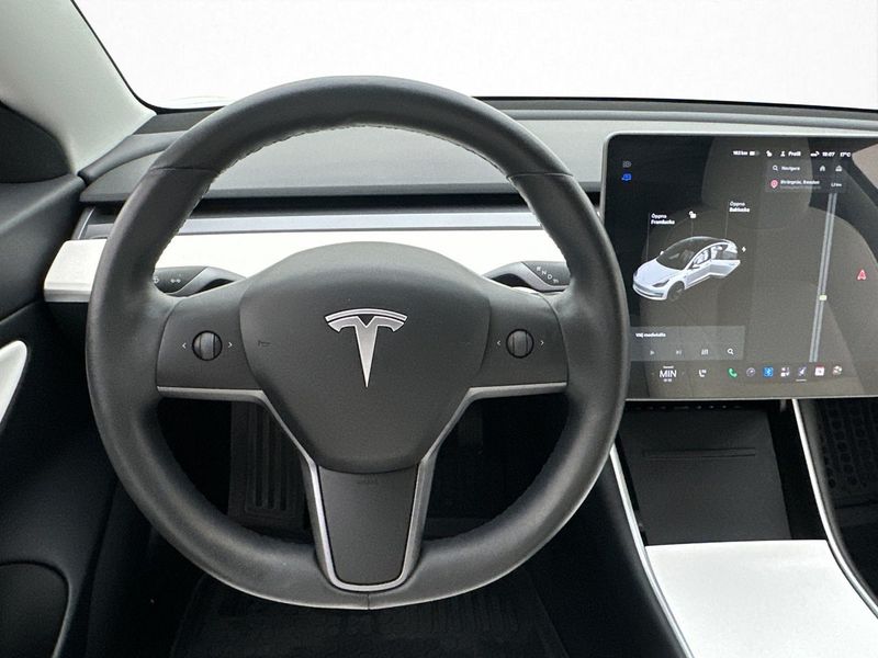 Tesla Model 3 bild 12