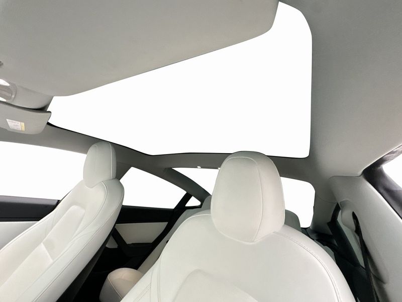 Tesla Model 3 bild 11