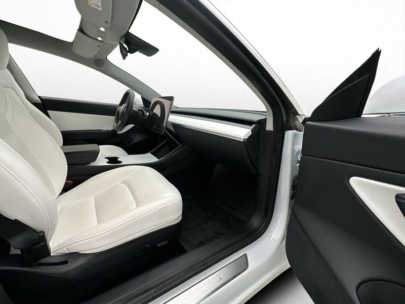 Tesla Model 3 bild 14