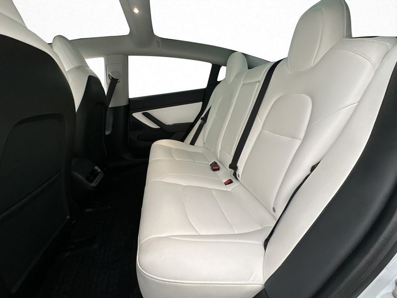 Tesla Model 3 bild 15