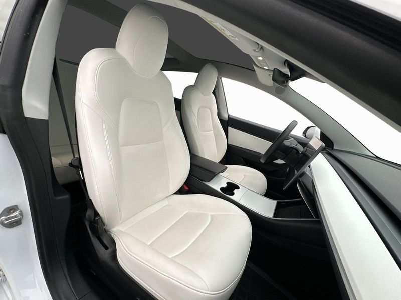Tesla Model 3 bild 13