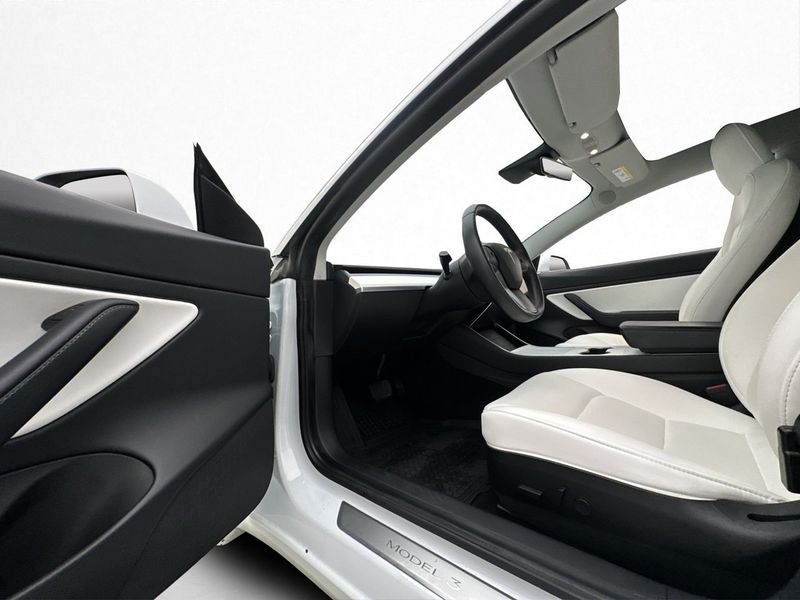 Tesla Model 3 bild 9