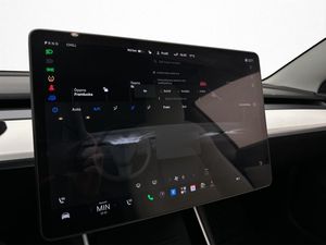 Tesla Model 3 bild 21