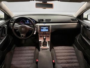 Volkswagen Passat bild 8