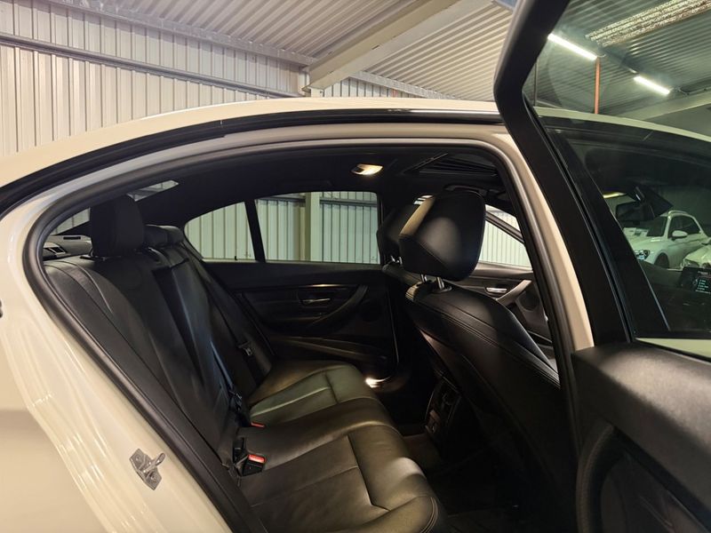 BMW 320 bild 14