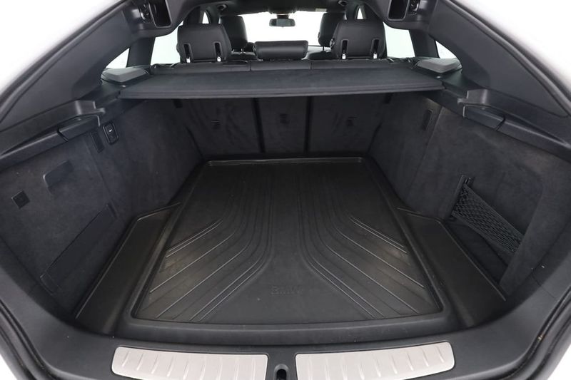 BMW 330 bild 18
