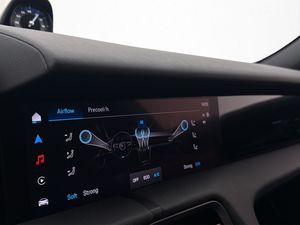 Porsche Taycan bild 28