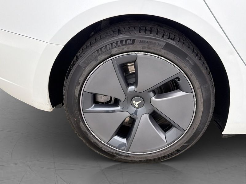 Tesla Model 3 bild 35