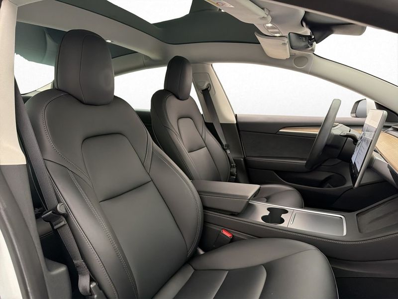 Tesla Model 3 bild 28