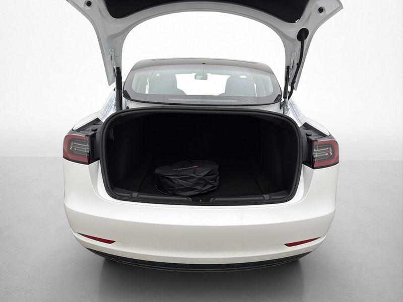 Tesla Model 3 bild 31