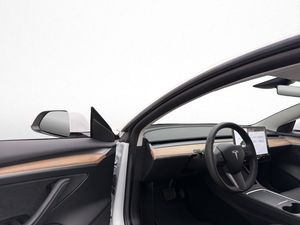 Tesla Model 3 bild 11