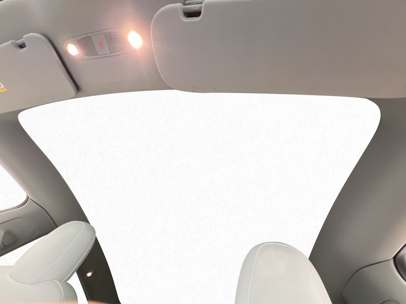 Tesla Model Y bild 15