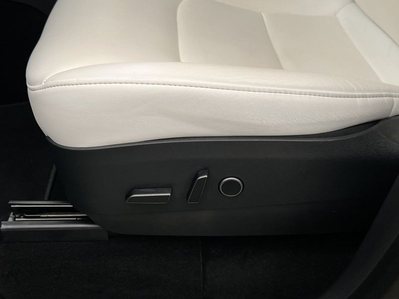 Tesla Model Y bild 16