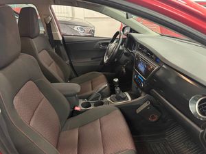 Toyota Auris bild 17