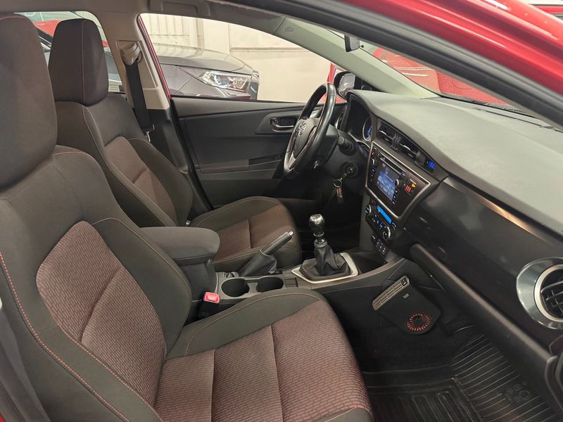 Toyota Auris bild 17