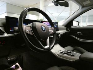 BMW 330 bild 13