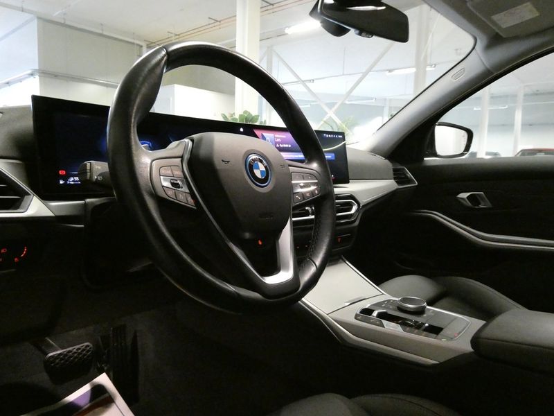 BMW 330 bild 13