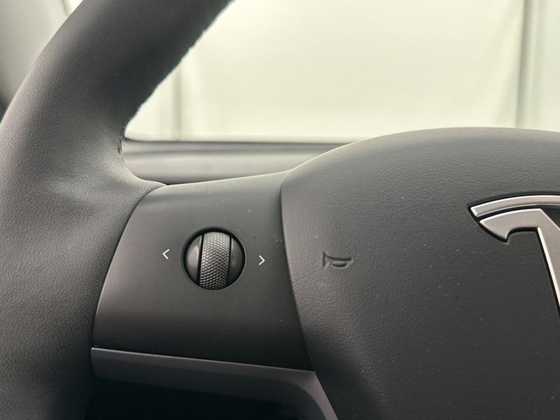 Tesla Model Y bild 18