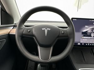 Tesla Model Y bild 17