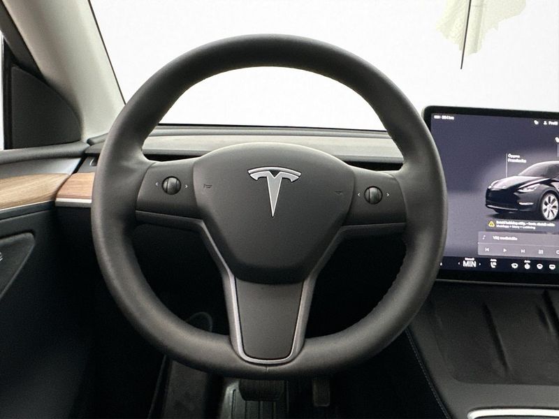 Tesla Model Y bild 17