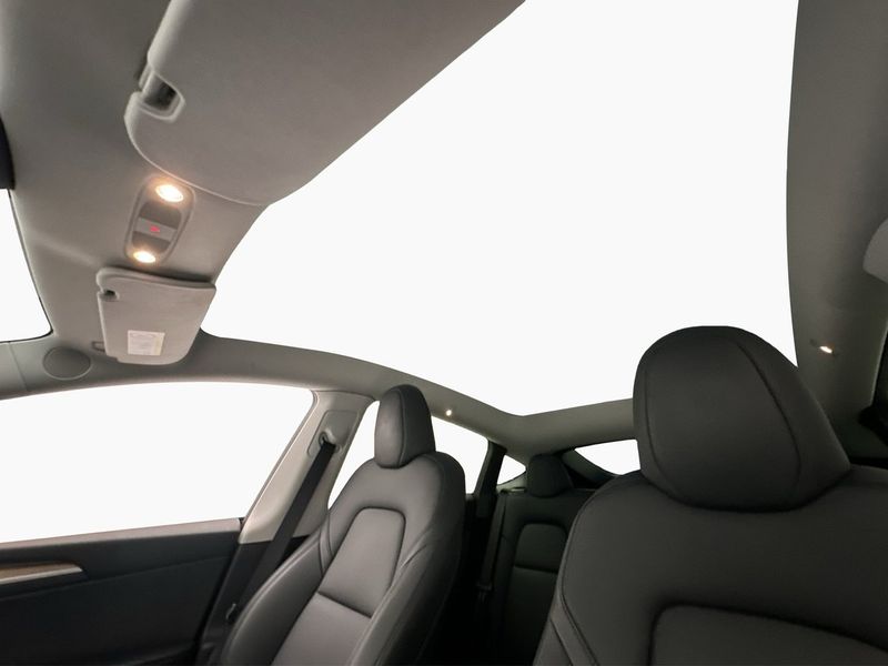 Tesla Model Y bild 15
