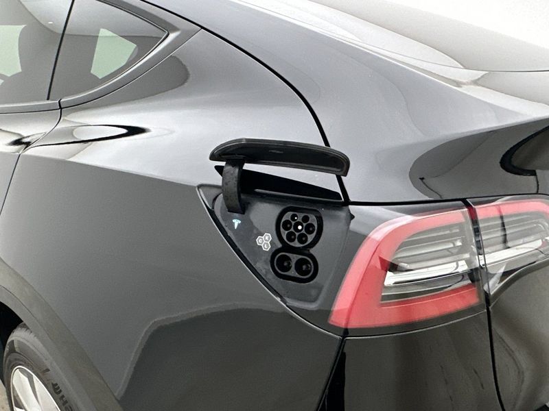Tesla Model Y bild 35