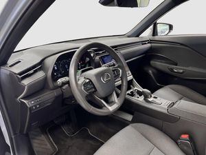 Lexus LBX bild 8