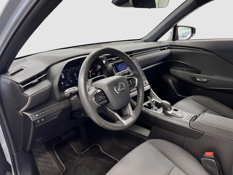 Lexus LBX bild 8