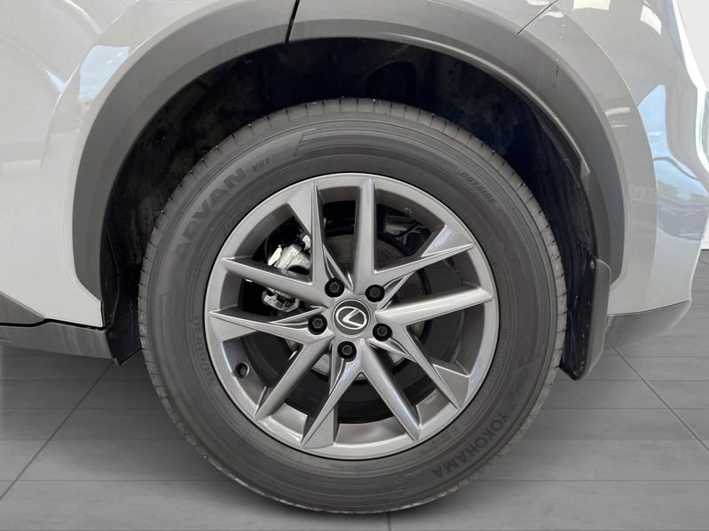 Lexus LBX bild 14