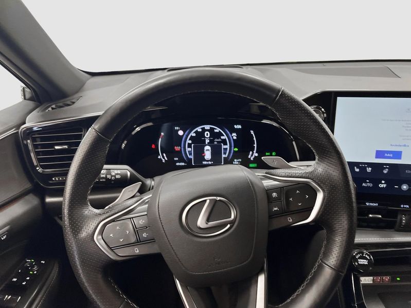 Lexus NX bild 9