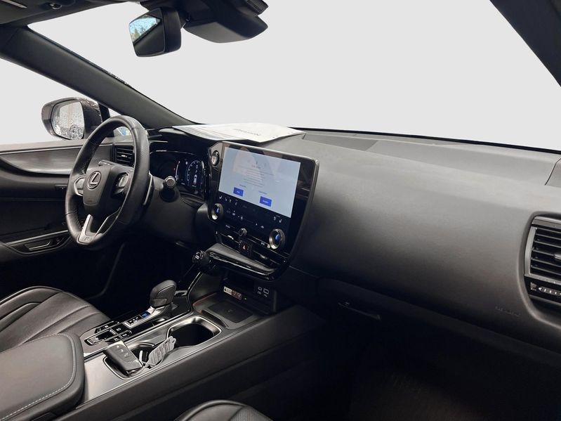 Lexus NX bild 6