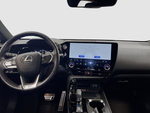 Lexus NX bild 16