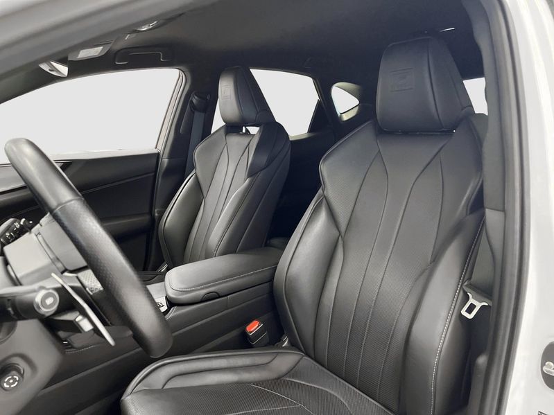 Lexus NX bild 8