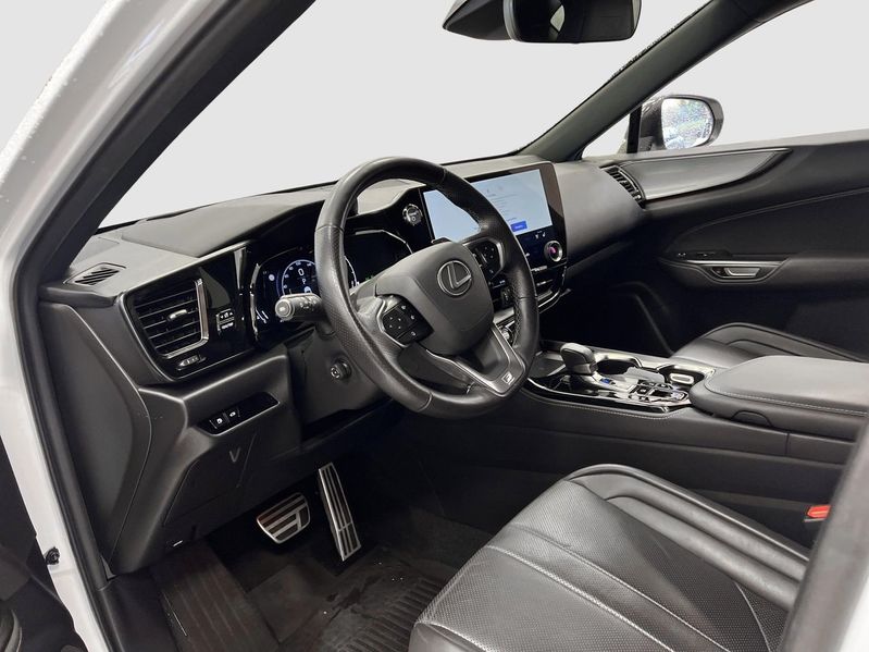 Lexus NX bild 7